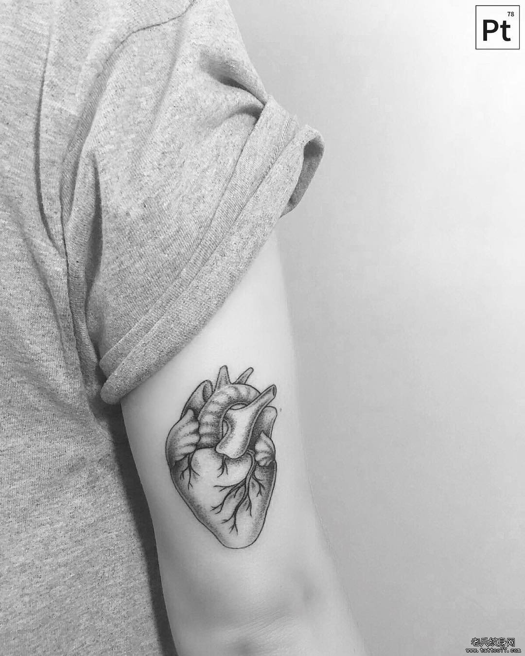 大臂心脏点刺写实纹身图案