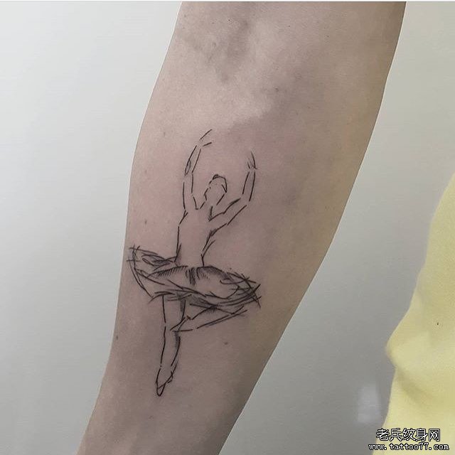小臂线条简约舞女纹身图案
