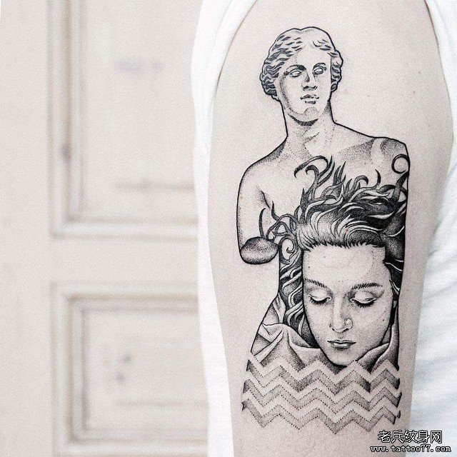 大臂欧美石雕人像点刺纹身图案