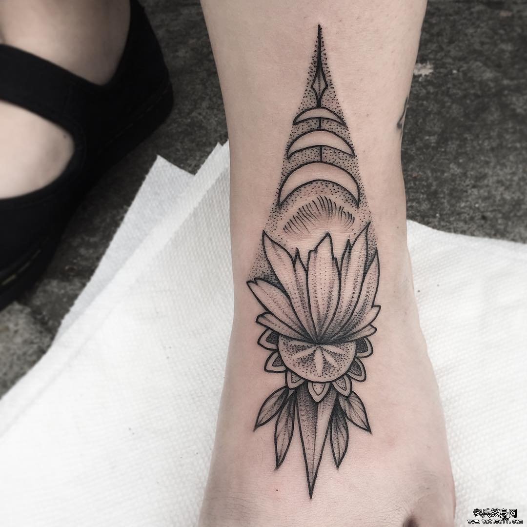 脚背点刺小清新梵花纹身图案