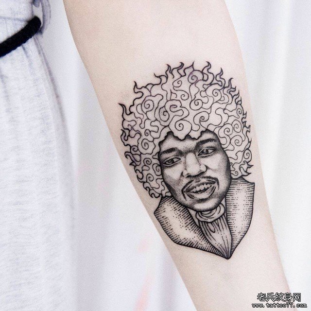 小臂欧美人像搞笑纹身图案