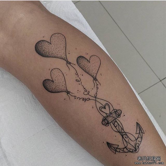 小腿船锚心形点刺纹身图案