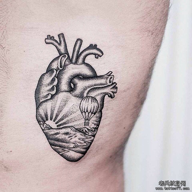 大臂点刺心脏风景热气球纹身图案