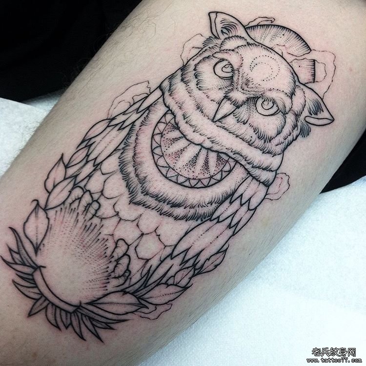 大腿欧美猫头鹰点刺线条纹身图案