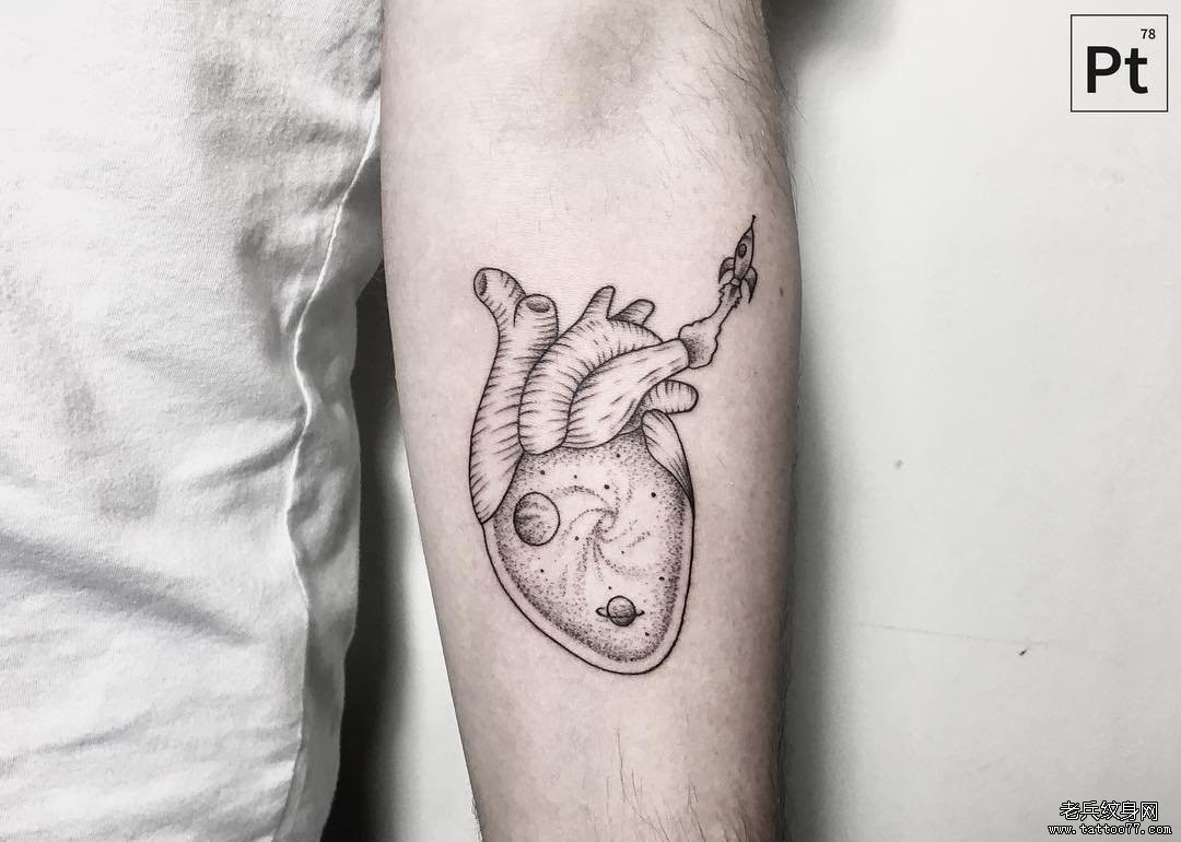 小臂小清新心脏太空点刺纹身图案