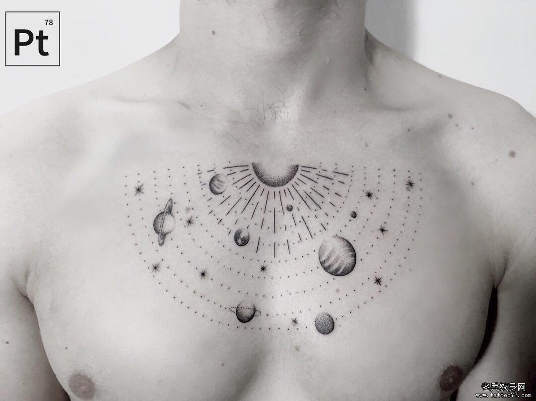 胸部点刺星球纹身图案