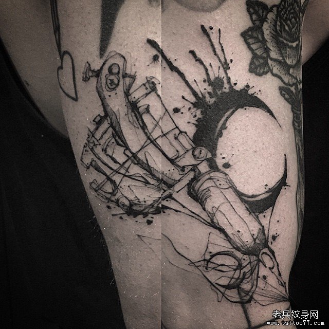 欧美泼墨线条纹身机纹身图案缩略频道推荐图