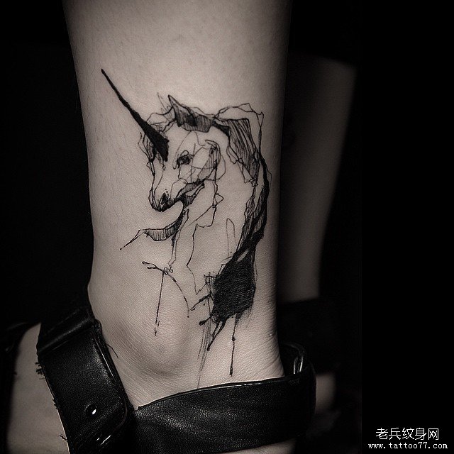 脚踝线条欧美独角兽纹身图案