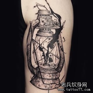 大臂欧美油灯线条泼墨纹身图案