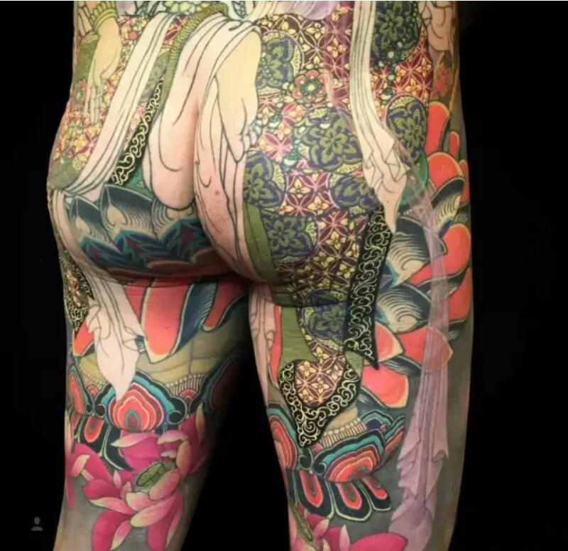 不可错过的时尚花腿纹身图案