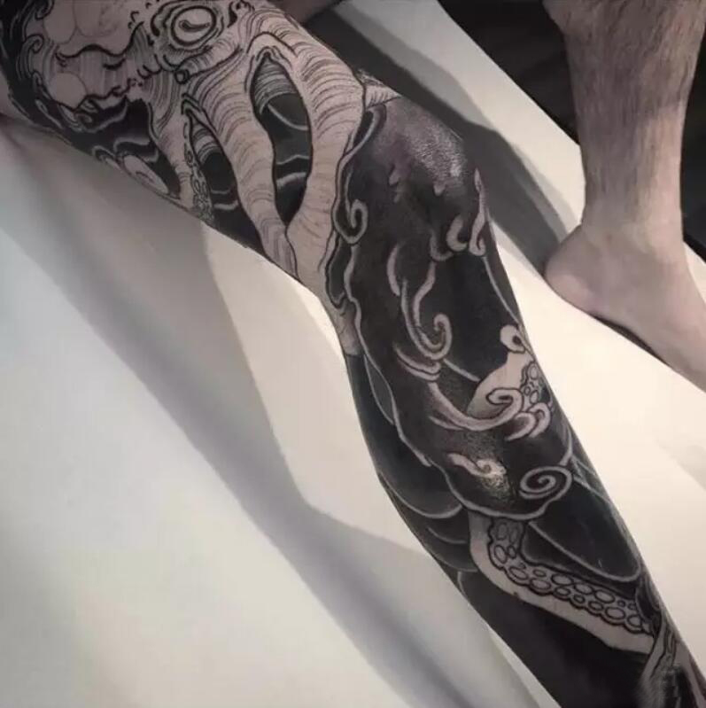 不可错过的时尚花腿纹身图案