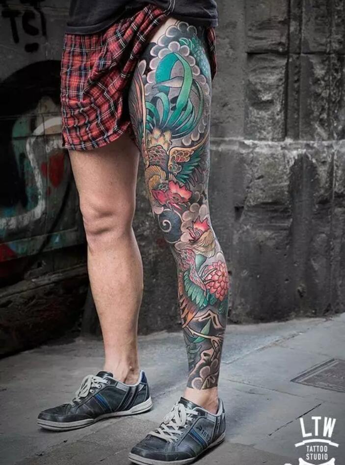 不可错过的时尚花腿纹身图案