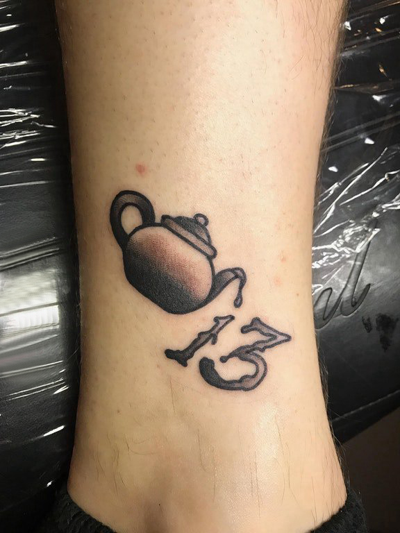 纹身数字设计  女生脚踝上创意的数字设计纹身图片