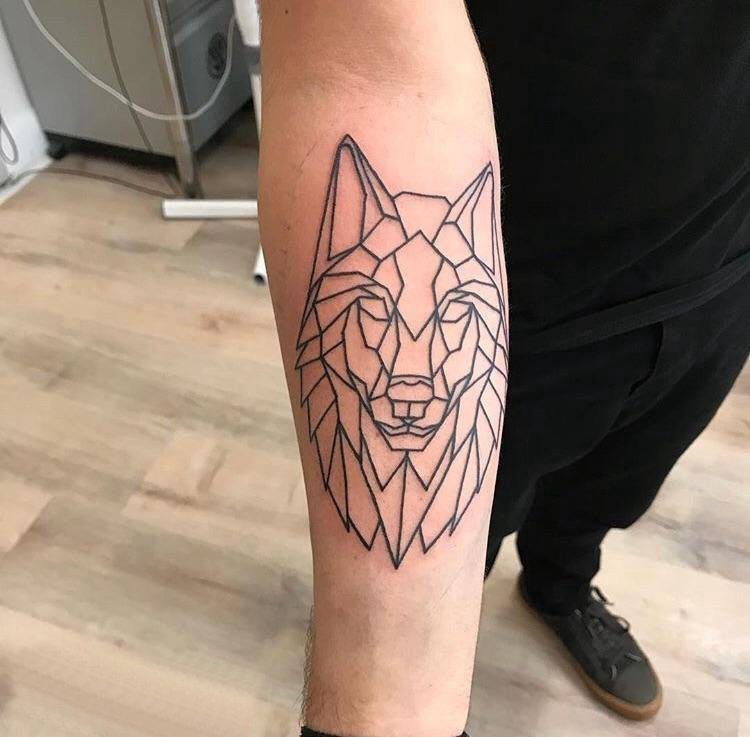 几何和花纹身图案  男生小臂上几何和花纹身图片