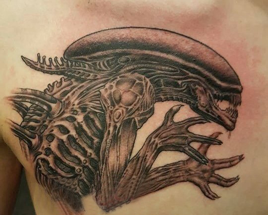 骨头纹身图片  男生胸部恐怖的骨头纹身图片