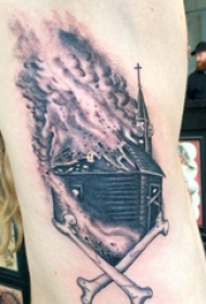 纹身侧腰男 男生侧腰上火焰和建筑物纹身图片