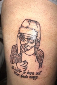 人物和英文纹身图案  女生大腿上人物和英文纹身图片