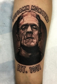 人物肖像纹身  女生手臂上人物肖像和英文纹身图片