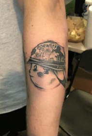 纹身卡通 男生手臂上黑色的皮卡丘纹身图片