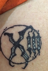 纹身罗马数字  男生手臂上罗马数字和圆形纹身图片