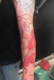 章鱼纹身图案  男生手臂上彩绘的章鱼纹身图片