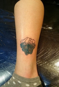 渐变纹身  女生小腿上黑灰的渐变纹身图片