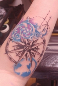 纹身浪花  女生手臂上小清新的浪花纹身图片