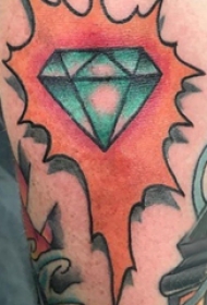 纹身钻石  男生手臂上彩绘的钻石纹身图片