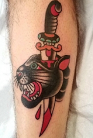 豹子头纹身  男生小臂上豹子头和匕首纹身图片