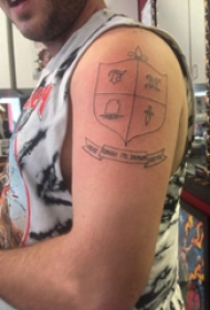 双大臂纹身 男生大臂上英文和盾牌纹身图片