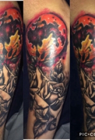 玫瑰纹身图  女生大臂上玫瑰和太阳纹身图片