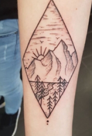 几何小清新纹身图案 男生手臂上菱形和风景纹身图片