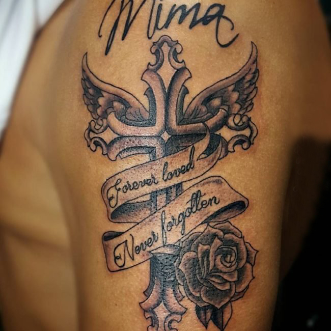 纹身小十字架  象征着信仰的十字架纹身图案