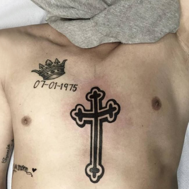 纹身小十字架  象征着信仰的十字架纹身图案