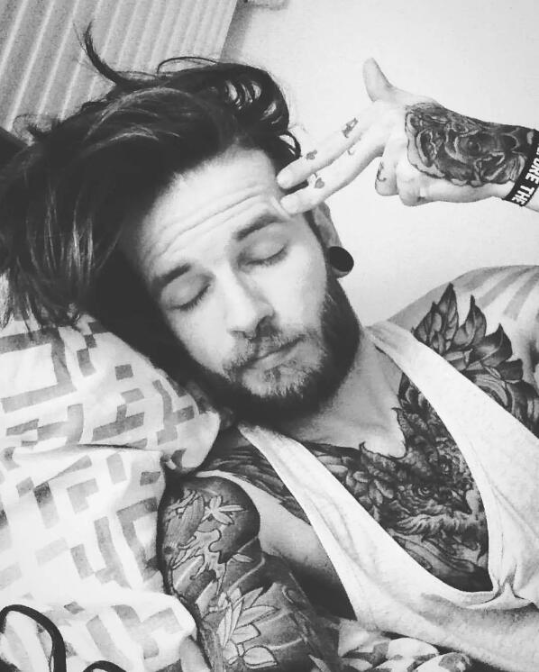 纹身帅哥的时尚写真