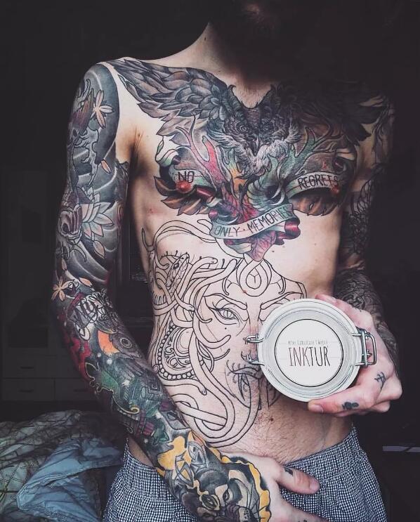 纹身帅哥的时尚写真