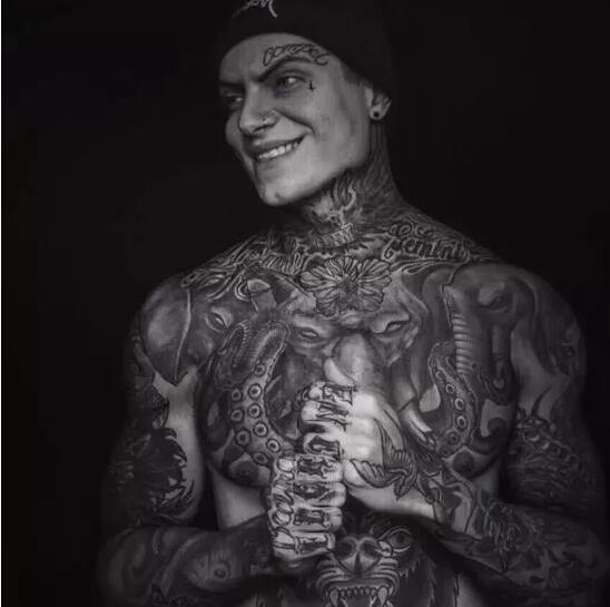 一组欧美帅哥的纹身图案