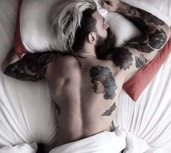 一组欧美帅哥的纹身图案