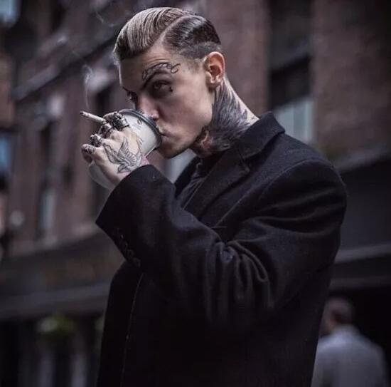 一组欧美帅哥的纹身图案