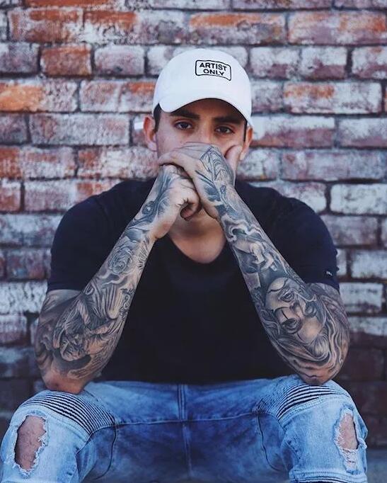 一组欧美帅哥的纹身图案