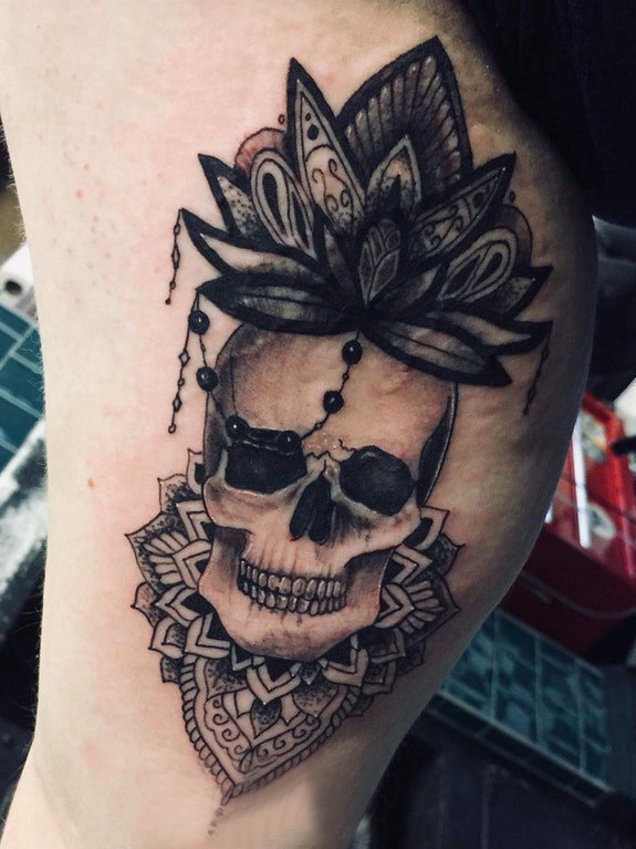 欧美小腿纹身 男生小腿上梵花和骷髅纹身图片