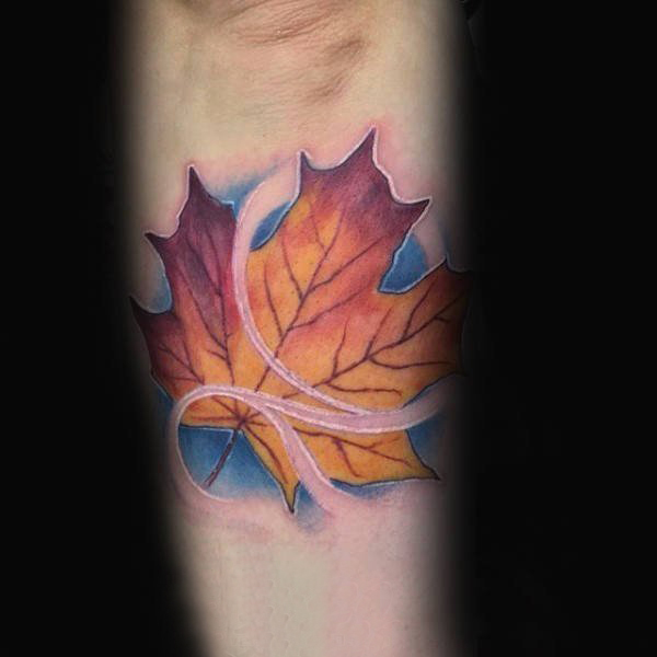 枫叶纹身图   秋意浓浓的枫叶纹身图案