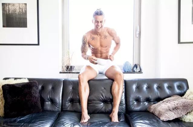 潮男帅哥欧美风纹身