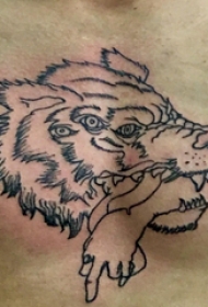 滴血狼头纹身  男生胸部黑色的狼头纹身图片