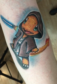 纹身卡通 女生手臂上彩色的小火龙纹身图片