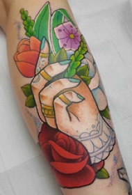 欧美小腿纹身 女生小腿上手部和植物纹身图片