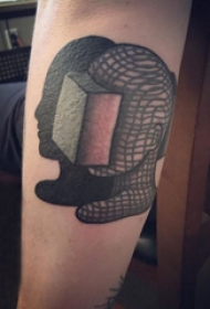 纹身3d图片  女生手臂上黑灰色的3d纹身图片