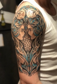 对称纹身图案  男生手臂上彩绘的对称纹身图片