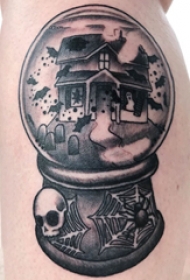 纹身黑色 男生大腿上建筑物的水晶球纹身图片