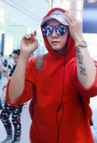 陈伟霆纹身图   明星手臂上黑色的英文纹身图片